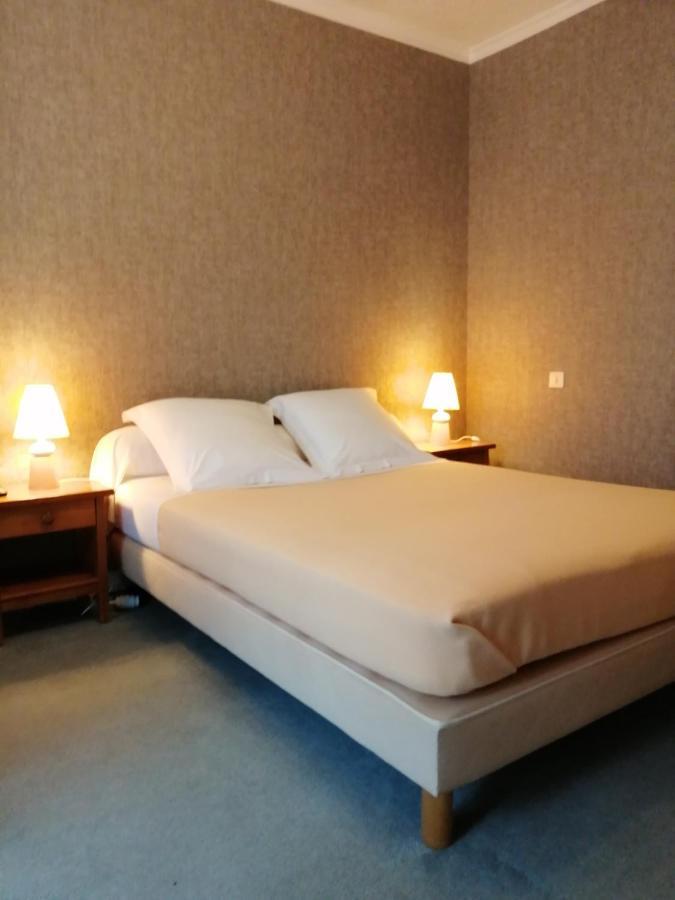 Le Casse Noisettes Hotel Gourin Bagian luar foto