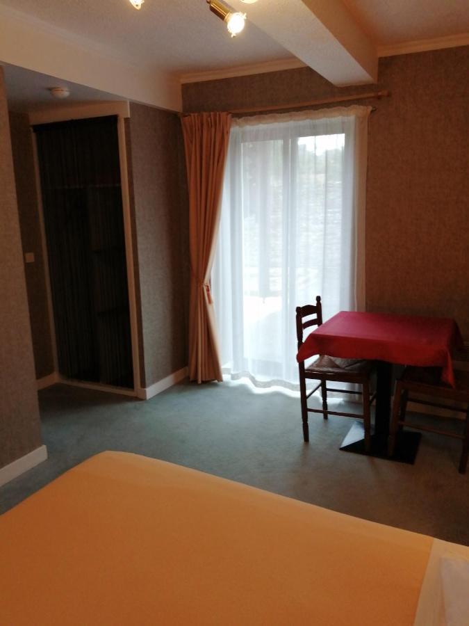 Le Casse Noisettes Hotel Gourin Bagian luar foto