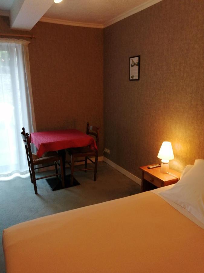 Le Casse Noisettes Hotel Gourin Bagian luar foto