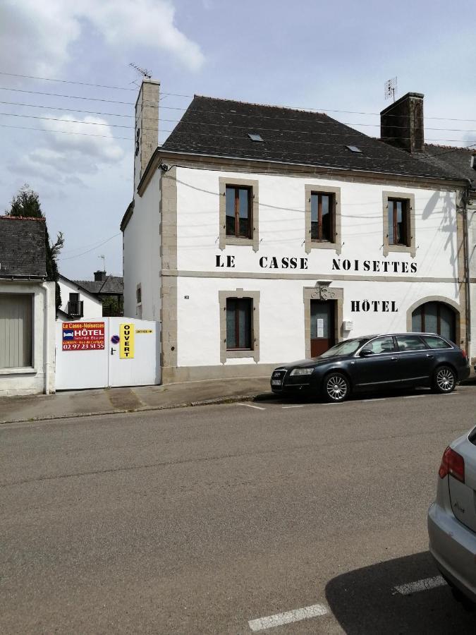 Le Casse Noisettes Hotel Gourin Bagian luar foto